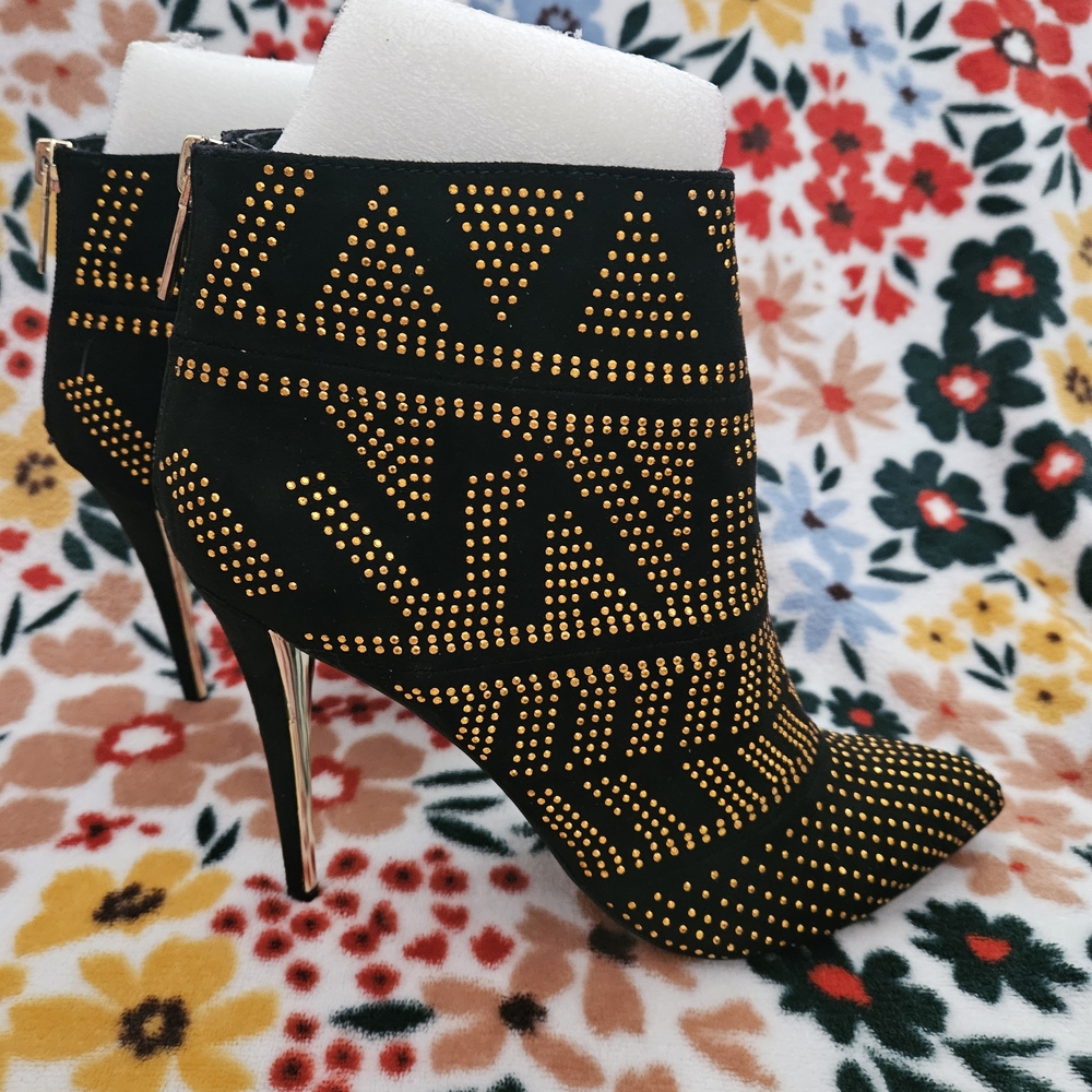 Thalia Sodi New Black and Gold Studded Ankle Boots, Sz 8